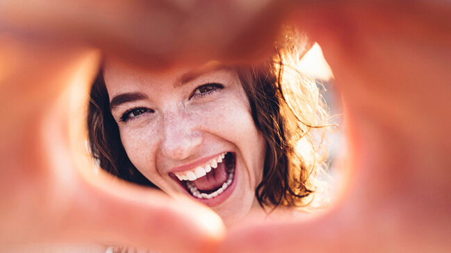 Gülüş ömrü necə uzadır? - Həkimin izahı