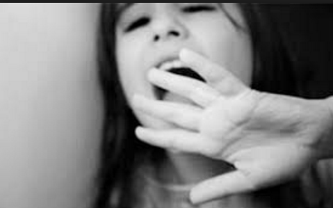 Azərbaycanda RƏZALƏT! 6 kişi otlaq sahədə 12 yaşlı uşağı dəfələrlə zorladı, videoya çəkdi