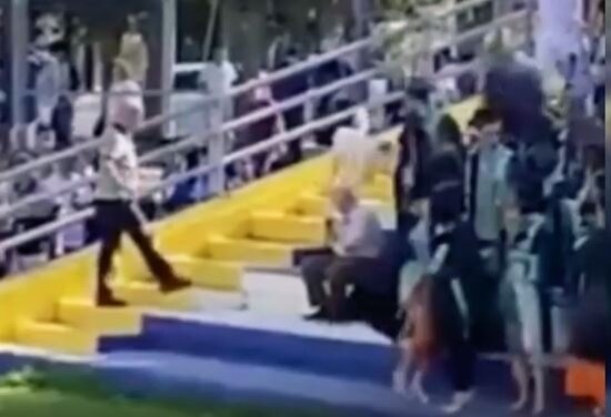 MƏZUN GÜNÜNDƏ it insanlara hücum etdi-VİDEO