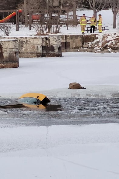 Batan avtomobilinin üstündə selfi çəkdirdi - FOTO - VİDEO