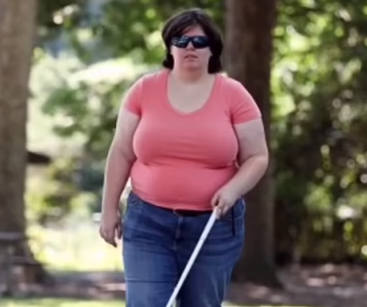 Uşaqlığından bəri "kor olmaq" istəyən qadın - FOTO