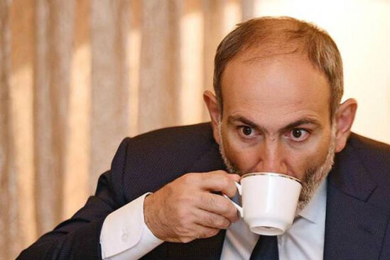 Ermənistanda Paşinyanın şəklinə "təhqir" yazanların "ov"una başlanıldı