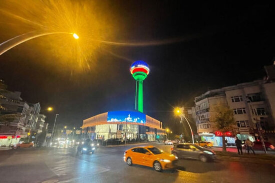 Ankaranın Atakule qülləsi üzərində Azərbaycan bayrağı əks olunub – FOTO