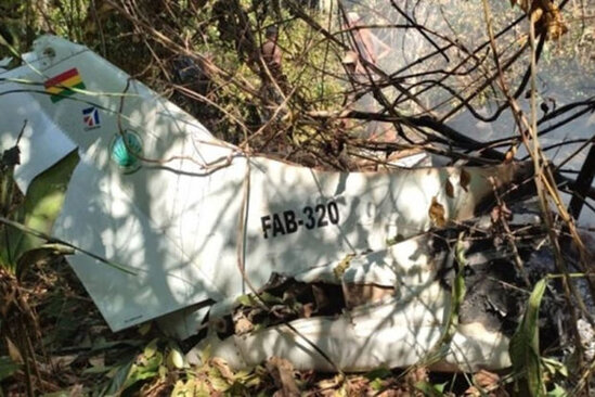 Boliviyada həkimləri daşıyan təyyarə qəzaya uğradı - Ölənlər var