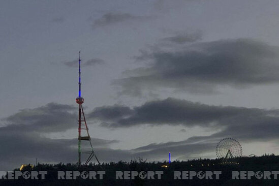 Tbilisi teleqülləsi Azərbaycan bayrağının rəngləri ilə işıqlandırılıb - FOTO/VİDEO