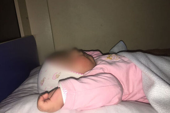 Azərbaycanda dörd aylıq körpə uşaq sığınacağına verilib