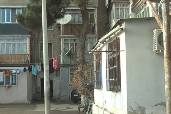 Sumqayıtda qəribə oğurluq: "Gecə gəlirlər, əllərinə nə keçdisə, aparırlar" – VİDEO