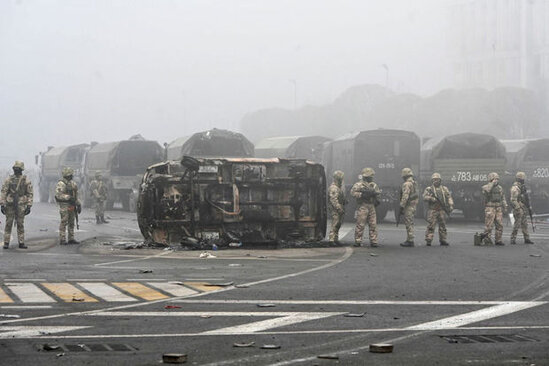 Almatıdan şiddətli atışma görüntüləri - VİDEO