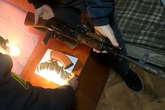 Polisdən əməliyyat: "Kalaşnikov" avtomatı aşkar edilərək götürüldü - FOTO/VİDEO
