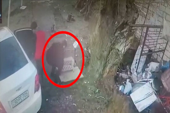 Yoldan 18 min manatlıq kanalizasiya qapaqlarını oğurlayan şəxs ələ keçdi - FOTO/VİDEO