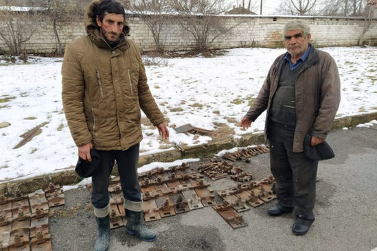 Oğlu ilə birlikdə oğurluq edən baba nəvələrini də bu işə cəlb edib - FOTO