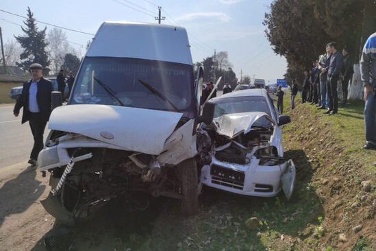 Lənkəranda iki avtomobil toqquşdu: Yaralılar var - FOTO