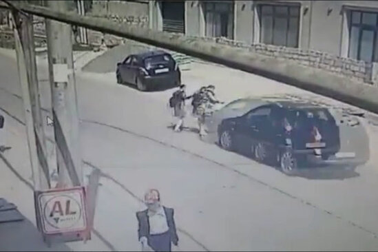 İki məktəblinin maşınla vurulması ilə bağlı TƏFƏRRÜATLAR - VİDEO