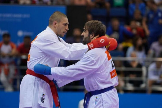 Rafael Ağayevin rəqibi olimpiya medalını hərracda SATDI