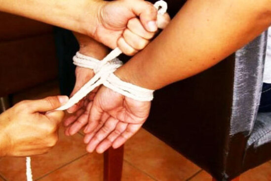 Bakıda girov götürülən İŞ ADAMI: "Məni adyala büküb apardılar"