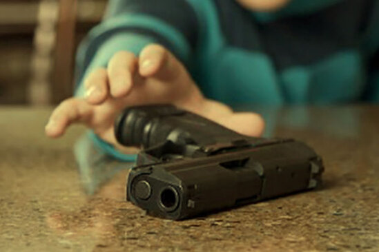 İki yaşlı uşaq atasını güllələyib öldürdü: Anası həbs edildi - FOTO