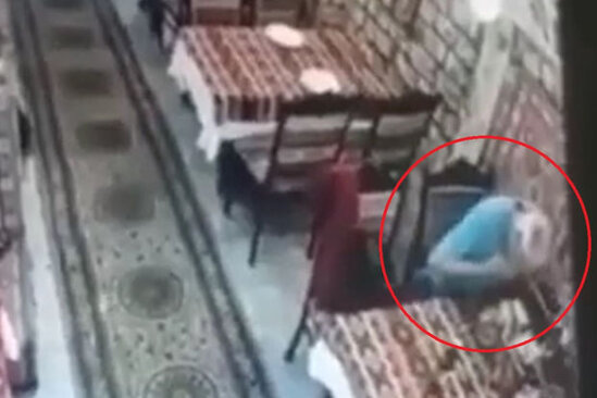 Bakıda kişi restoranda yemək yeyərkən ölümdən son anda qurtuldu - VİDEO