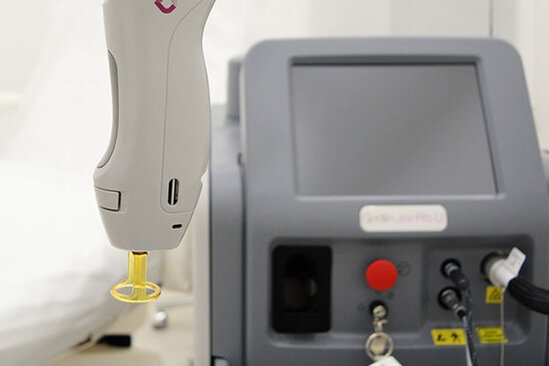 Bakıda iki kişi gözəllik salonuna HÜCUM ETDİ: 58 minlik aparatı sındırdılar