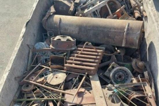 Keçmiş dövlət binasından bir "KamAZ" dəmir oğurlamaq istədilər