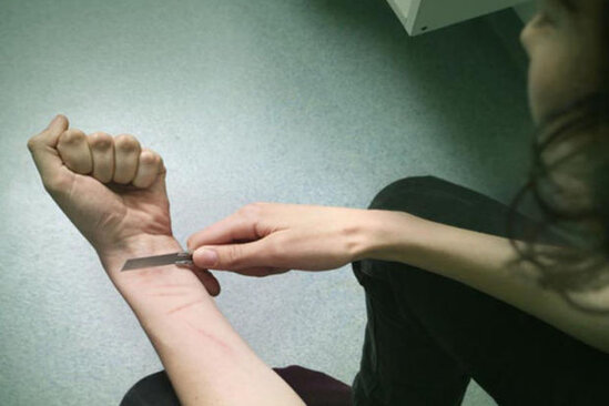 Azərbaycanda qadına şər atdılar, özünü doğradı