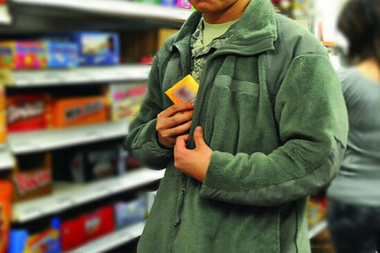 Bakıda şokolad oğrusu tutuldu