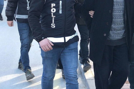 Türkiyədə zəlzələdə uçan binalarla bağlı həbs olunanların sayı açıqlandı