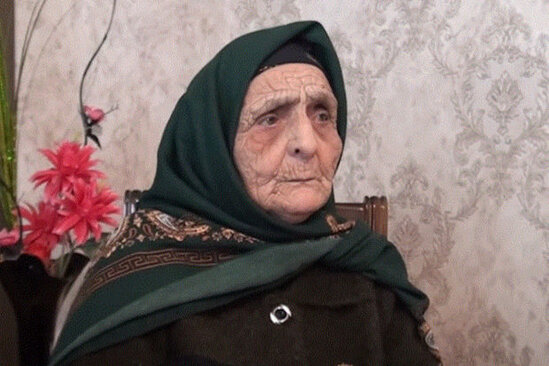 102 yaşlı Meynas nənə: "Bir dəqiqə küsülü qalmamışıq" - VİDEO