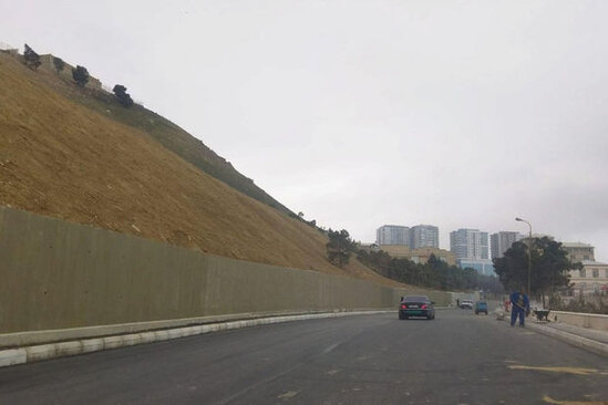 Bakıda uzun müddət bağlı olan yol açıldı