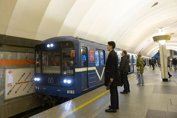 Rusiyada məktəblilər metroda miqranta silahlı hücum təşkil ediblər