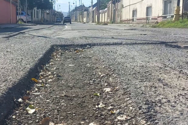 Qubada təmir üçün qazılmış yol aylardır bərbad vəziyyətdə qalıb - VİDEO