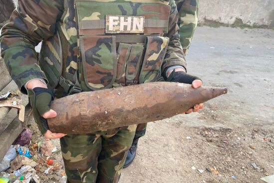 Xırdalanda artilleriya mərmisi tapıldı - FOTO/VİDEO