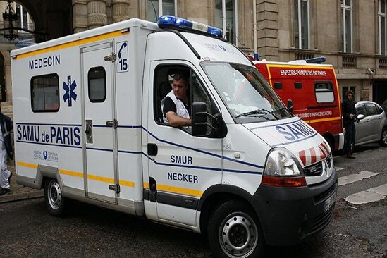 Fransada sürücü avtomobili kütlənin üzərinə sürüb: 15 yaralı var