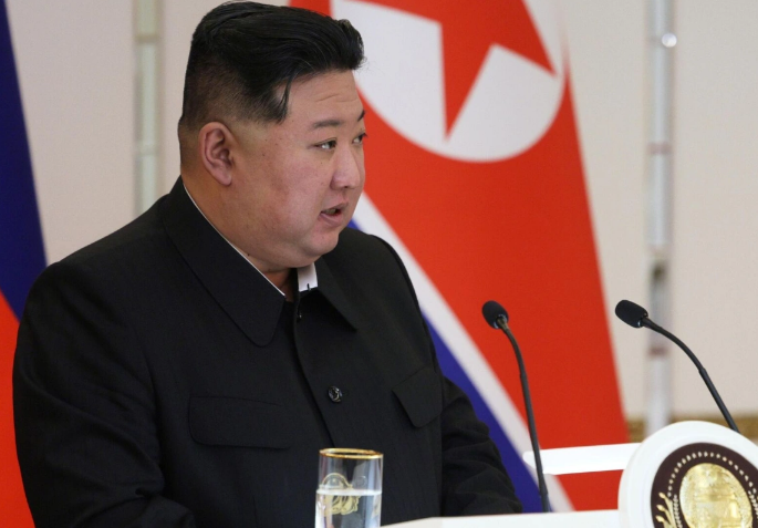 Kim Çen In sevmədiyi nənəsinin malikanəsini söküb