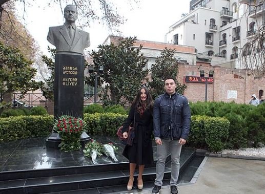 Leyla Əliyeva babasının abidəsini ziyarət etdi - FOTOLAR