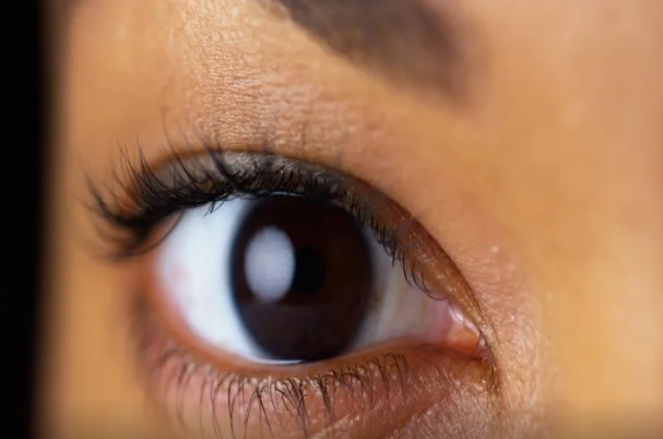 Qəhvəyi gözlü insanlar "sakit gücə" malikdirlər