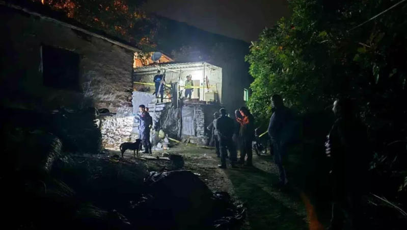 Dəhşətli ailə faciəsi: Ata oğlunu qətlə yetirdi, həyat yoldaşını yaraladı - VİDEO