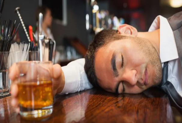 Gələcək alkoqolikləri necə müəyyən etməli? - Bunlara diqqət edin