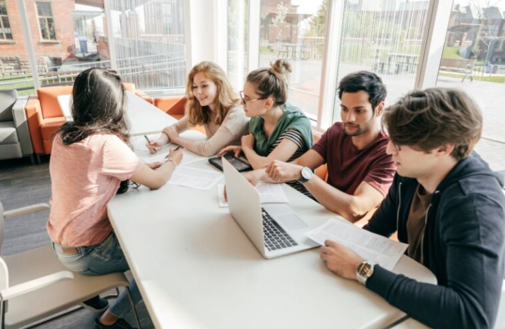 "Azərbaycanda hələ də təcrübə tədrisin mərkəzi elementi yox, kənar əlavəsi kimi qəbul olunur" - KAMRAN ƏSƏDOV