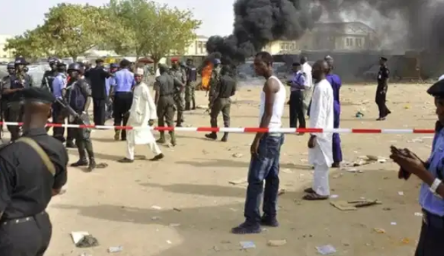 Məscidə bombalı hücum: 7 nəfər ölüb - VİDEO