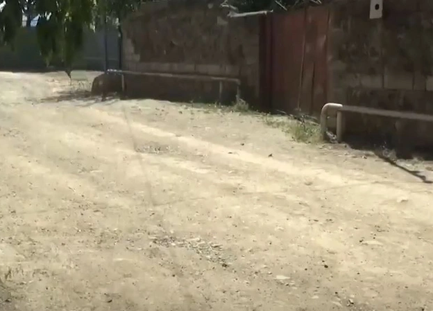 Bərbad yolun çarəsiz qoyduğu əhali