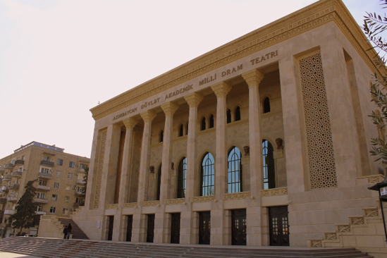 Bu gün Milli Teatr Günüdür