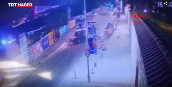 Səhv ötmə edən avtomobil qəza etdi - VİDEO