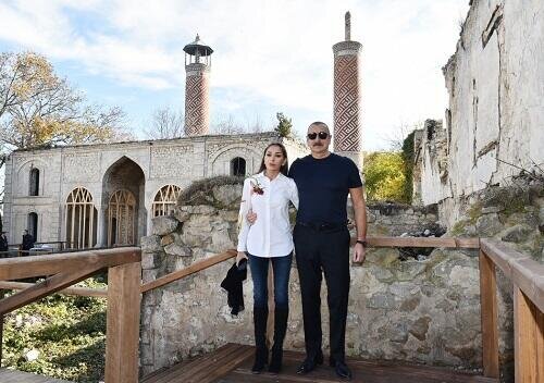 İlham Əliyev Aşağı Gövhər Ağa məscidində