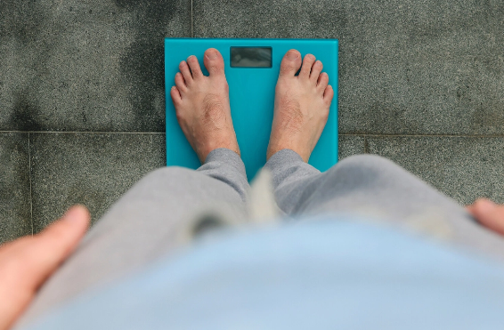 Gündəlik çəki ölçmələri yanlış ola bilər - Tərəziyə çıxarkən diqqət edilməli məqamlar