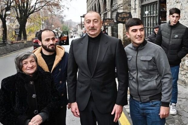 İlham Əliyev və Mehriban Əliyeva Şəkidə sakinlərlə görüşüblər - FOTO/VİDEO