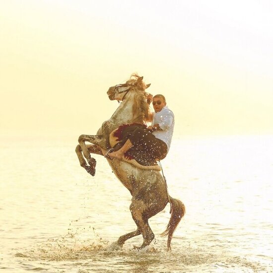 Yıxıldığı atla fotosunu paylaşıb bunları yazdı