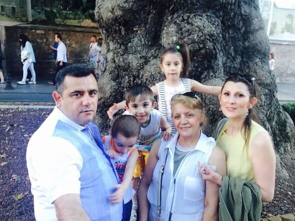 Gec ailə qurdu, ərinin xəstəliyini hamıdan gizlətdi, məşhur müğənninin paltarında səhnəyə çıxdı - FOTO