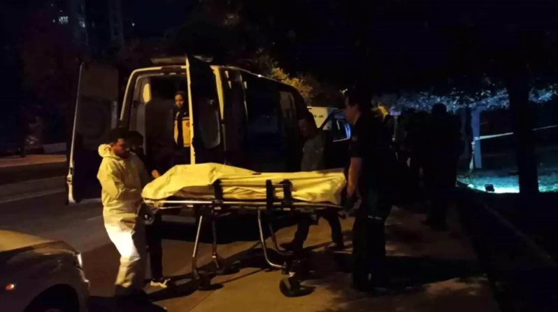 Küçədə ağacdan asılmış meyit tapıldı