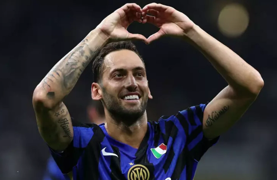 Hakan Çalhanoğlu "İnter"dəki gələcəyinə özü aydınlıq gətirdi