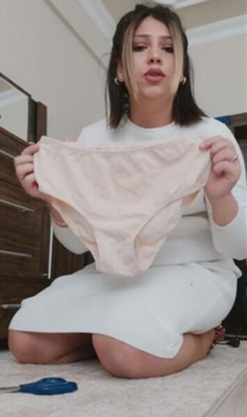 Qadın ALT PALTARINI doğrayaraq ərinə 